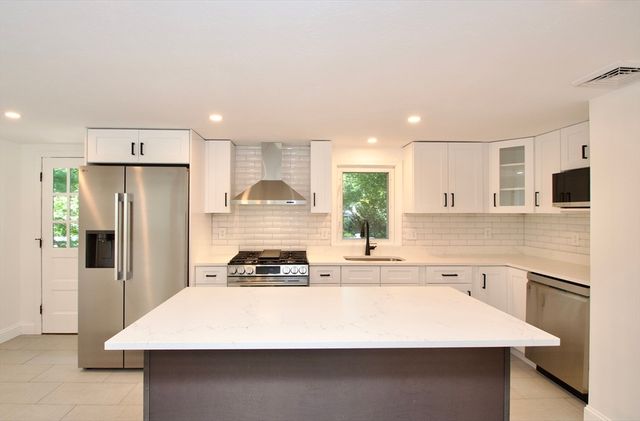 7 Barbara Rd, Kingston, MA 02364