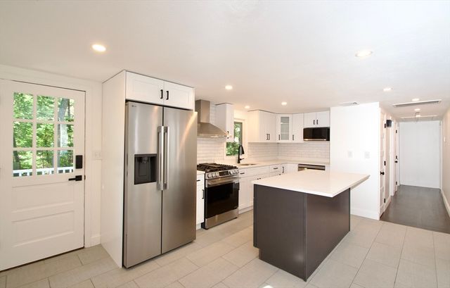 7 Barbara Rd, Kingston, MA 02364