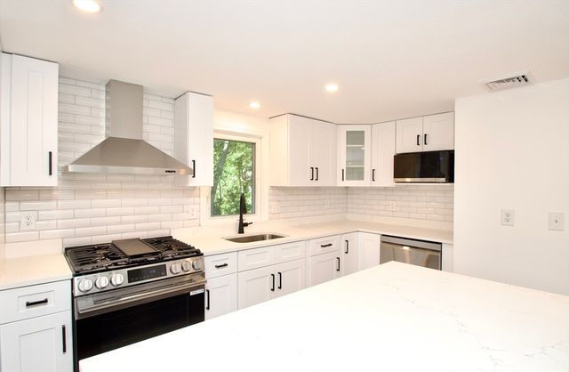 7 Barbara Rd, Kingston, MA 02364