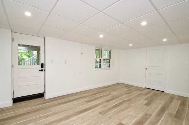 7 Barbara Rd, Kingston, MA 02364