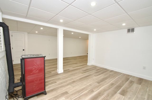 7 Barbara Rd, Kingston, MA 02364