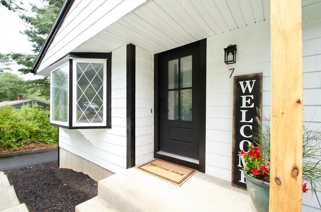 7 Barbara Rd, Kingston, MA 02364