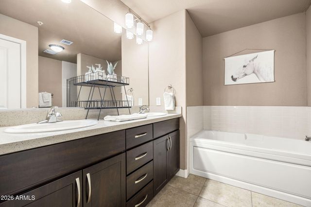 5450 E DEER VALLEY Drive 1193, Phoenix, AZ 85054