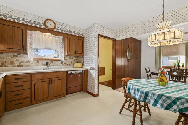 3386 S 78th STREET, Milwaukee, WI 53219