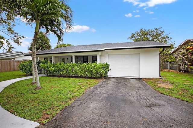 725 Heron Drive, Delray Beach, FL 33444