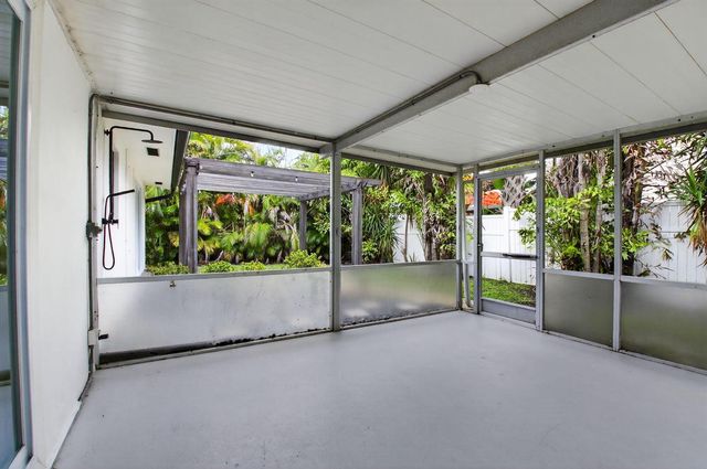 725 Heron Drive, Delray Beach, FL 33444