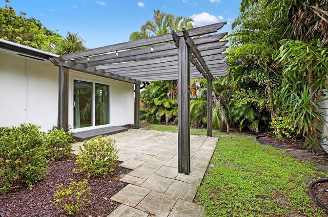725 Heron Drive, Delray Beach, FL 33444