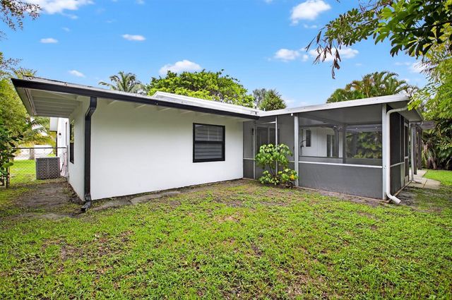 725 Heron Drive, Delray Beach, FL 33444