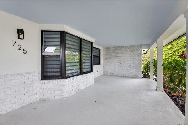 725 Heron Drive, Delray Beach, FL 33444