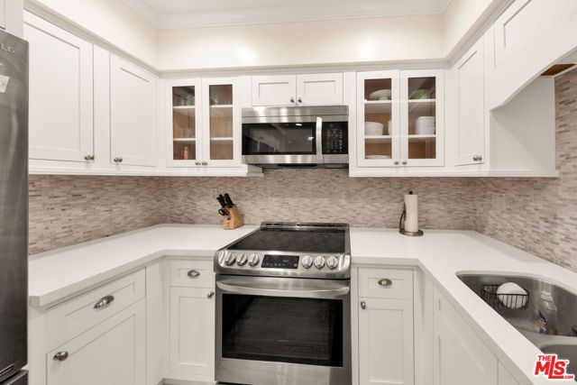 15248 Dickens Street 103, Sherman Oaks, CA 91403