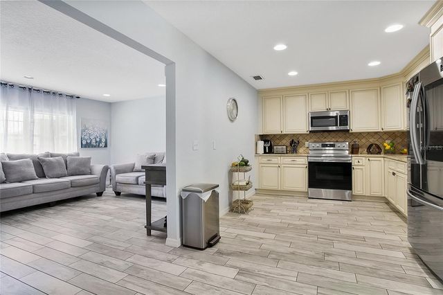 614 SIDNEY CIRCLE, Winter Haven, FL 33880