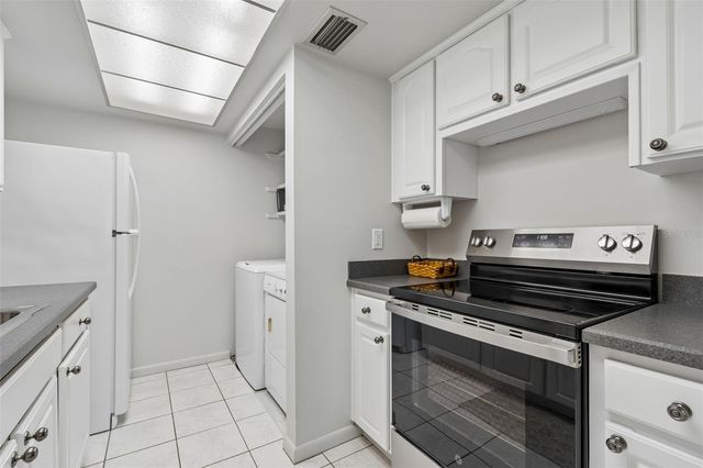 8806 OAK CIRCLE, Tampa, FL 33615