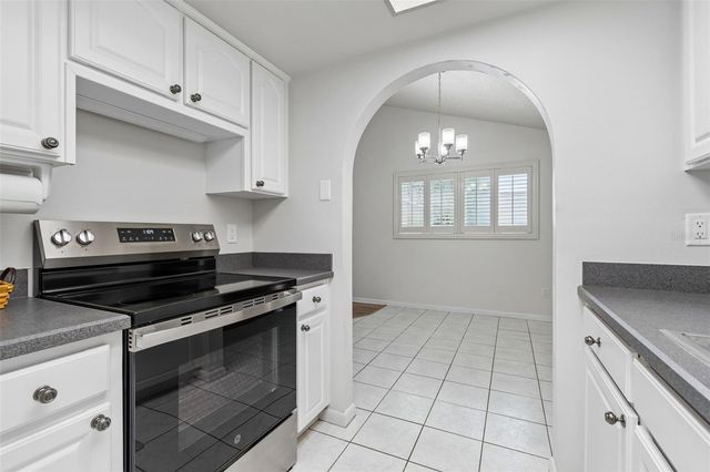 8806 OAK CIRCLE, Tampa, FL 33615