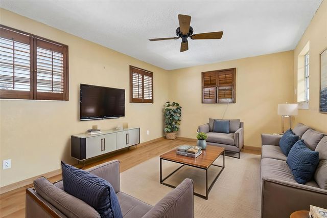 8806 OAK CIRCLE, Tampa, FL 33615