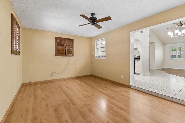 8806 OAK CIRCLE, Tampa, FL 33615