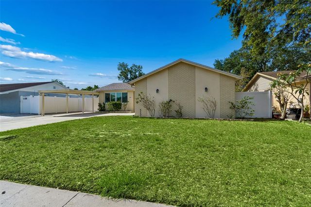8806 OAK CIRCLE, Tampa, FL 33615