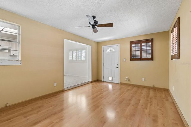 8806 OAK CIRCLE, Tampa, FL 33615
