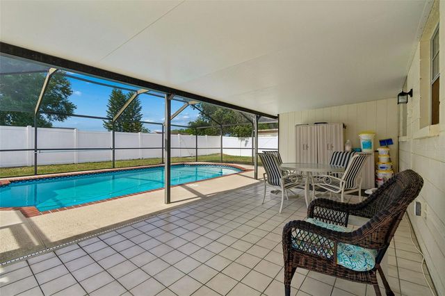 8806 OAK CIRCLE, Tampa, FL 33615