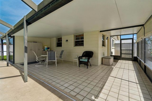 8806 OAK CIRCLE, Tampa, FL 33615