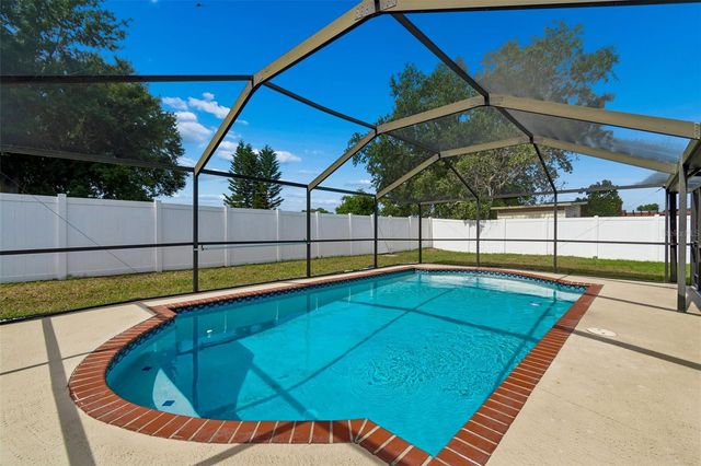 8806 OAK CIRCLE, Tampa, FL 33615