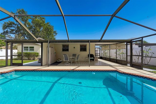 8806 OAK CIRCLE, Tampa, FL 33615