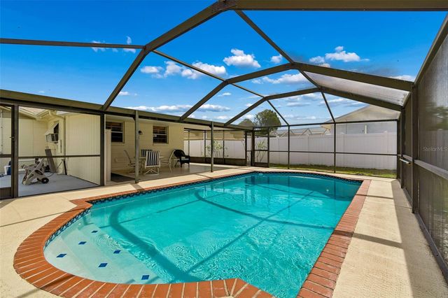 8806 OAK CIRCLE, Tampa, FL 33615