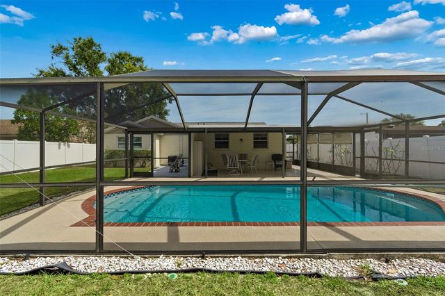8806 OAK CIRCLE, Tampa, FL 33615