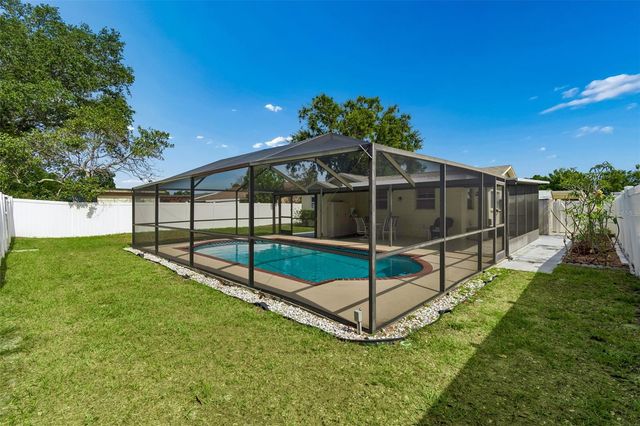 8806 OAK CIRCLE, Tampa, FL 33615