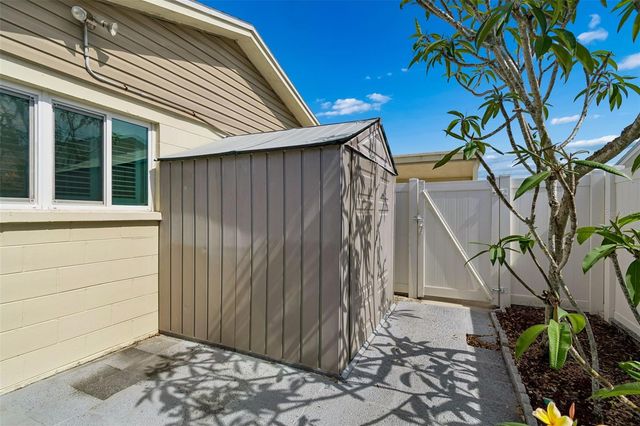 8806 OAK CIRCLE, Tampa, FL 33615
