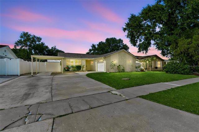 8806 OAK CIRCLE, Tampa, FL 33615