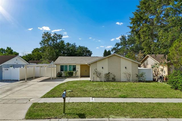 8806 OAK CIRCLE, Tampa, FL 33615