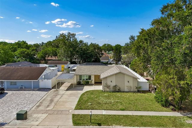 8806 OAK CIRCLE, Tampa, FL 33615