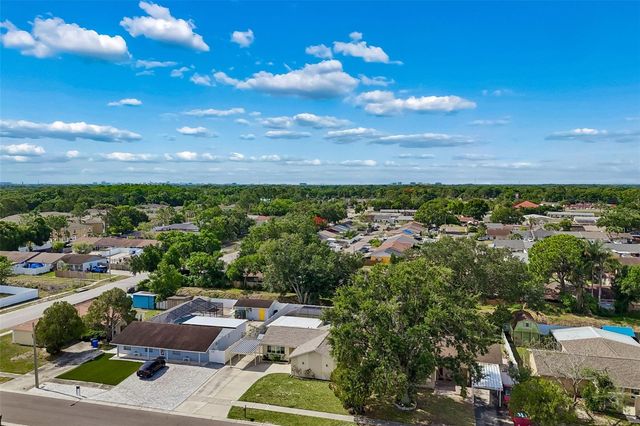 8806 OAK CIRCLE, Tampa, FL 33615