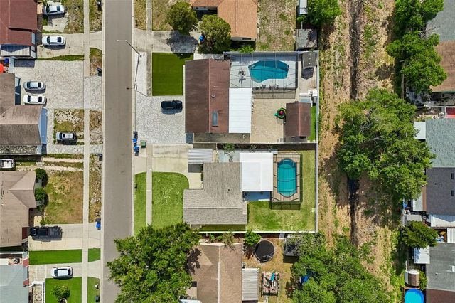 8806 OAK CIRCLE, Tampa, FL 33615