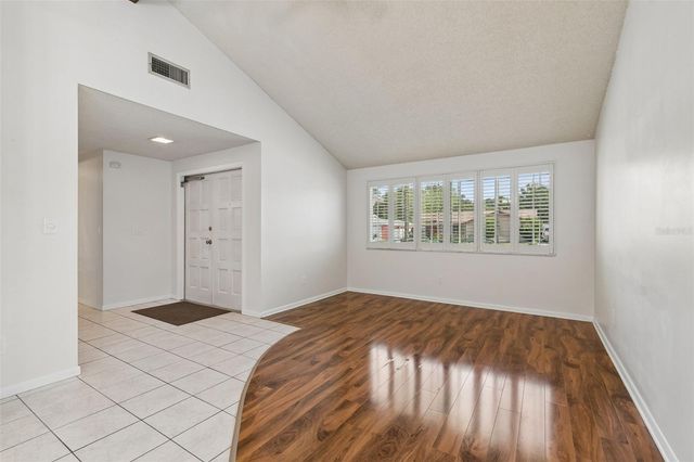 8806 OAK CIRCLE, Tampa, FL 33615