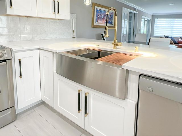 7665 Tahiti Lane 102, Lake Worth, FL 33467