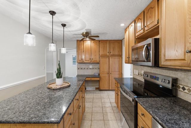 7092 Stage Coach Road, Nathalie, VA 24577