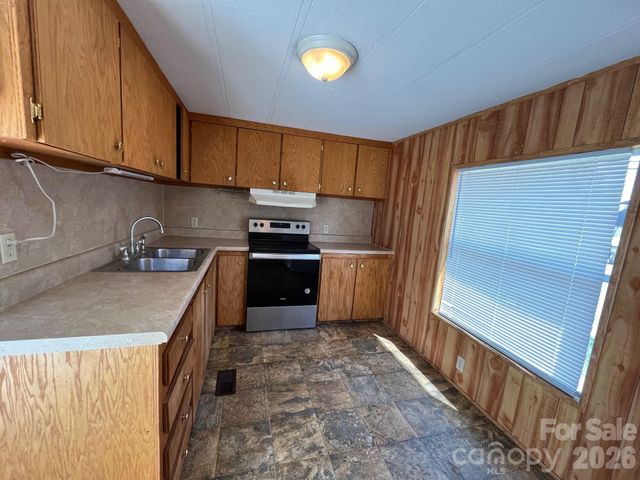 475 E Court Street, Marion, NC 28752