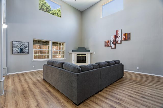 5801 Tres Vistas Court NW, Albuquerque, NM 87120