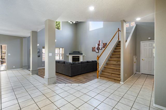 5801 Tres Vistas Court NW, Albuquerque, NM 87120