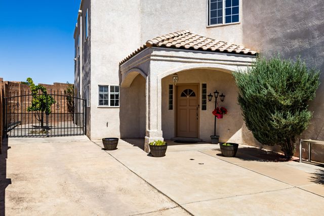 5801 Tres Vistas Court NW, Albuquerque, NM 87120
