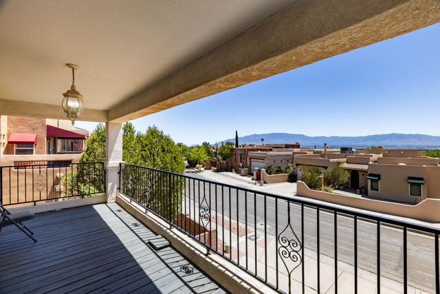 5801 Tres Vistas Court NW, Albuquerque, NM 87120
