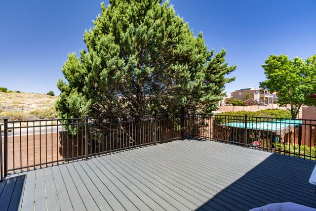 5801 Tres Vistas Court NW, Albuquerque, NM 87120