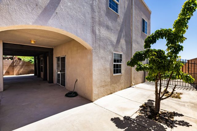 5801 Tres Vistas Court NW, Albuquerque, NM 87120