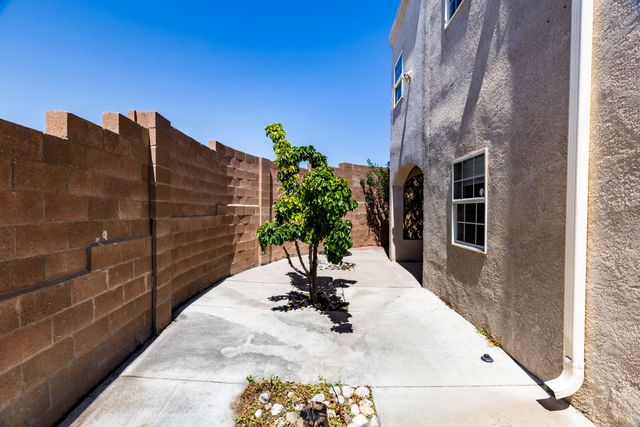 5801 Tres Vistas Court NW, Albuquerque, NM 87120