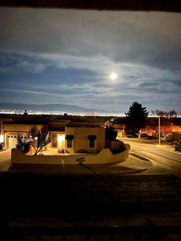 5801 Tres Vistas Court NW, Albuquerque, NM 87120