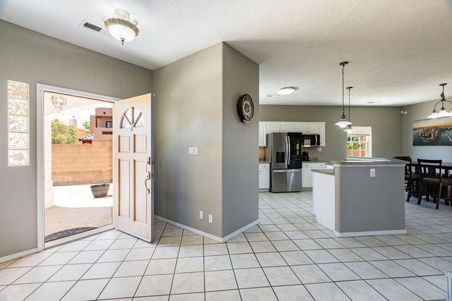 5801 Tres Vistas Court NW, Albuquerque, NM 87120