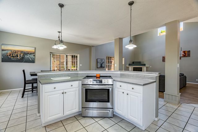 5801 Tres Vistas Court NW, Albuquerque, NM 87120