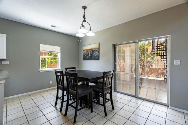 5801 Tres Vistas Court NW, Albuquerque, NM 87120