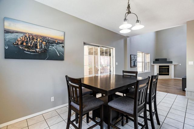 5801 Tres Vistas Court NW, Albuquerque, NM 87120